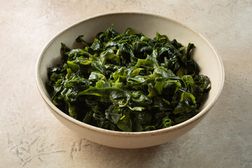 A view of raw seaweed, in a bowl. © DAVID