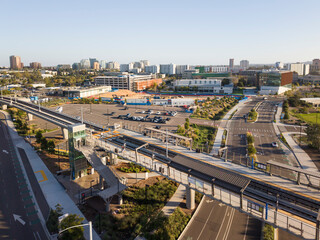 Obraz premium The new San Diego blue line trolley station platform in La Jolla