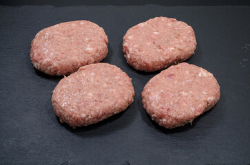 調理前の合挽ハンバーグ