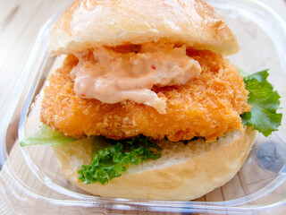 手軽に買えるエビバーガー