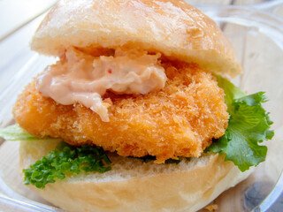 手軽に買えるエビバーガー