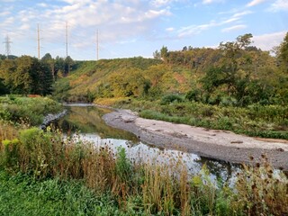 Obraz premium River Flows Through Green Field in Seton Park