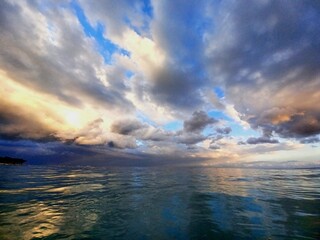 Fototapeta premium Dramatic Sunset Sky Over Tropical Water