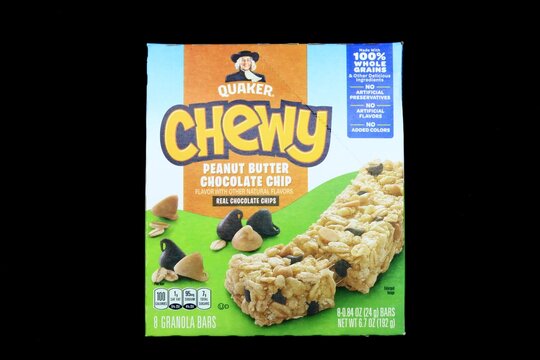 Quaker Chewy brand box of individual granola bars