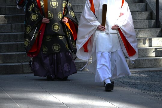Priests and shrine maidens at Japanese shrines serve the shrines and perform Shinto rituals.