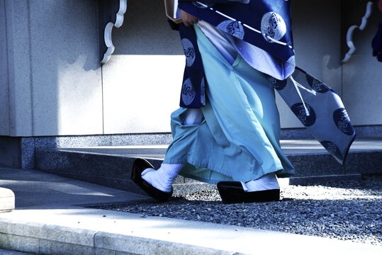 Priests and shrine maidens at Japanese shrines serve the shrines and perform Shinto rituals.