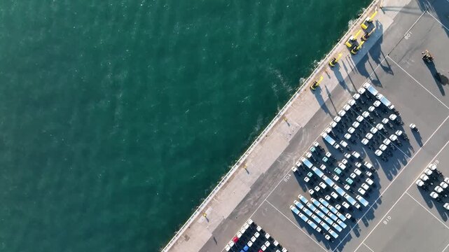コンテナヤードの風景空撮