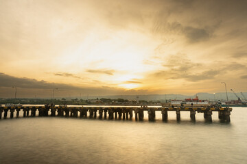 Obraz premium A solemn atmosphere settles as evening descends near Waingapu harbor, after nearly three days of being battered by a storm resulting from the incipient tropical cyclone 