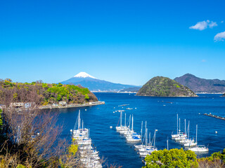 駿河湾、内浦湾と富士山(静岡県沼津市)