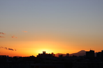 Fototapeta premium The moment the sun sets over Tokyo