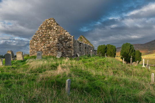 Cill Chriosd or Kilchrist, in German &ldquo;Christ Church&rdquo;, is the name of the dilapidated ruin on the road between Broadford and Elgol on the Straithard peninsula of the Isle of Skye, Scotland, UK