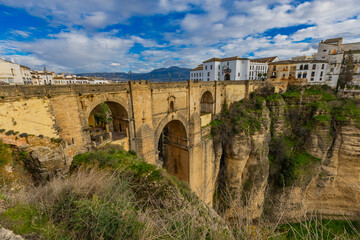 Obraz premium Majestic Puente Nuevo bridge spanning El Tajo gorge in Ronda, Spain's landscape