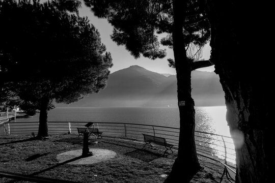Veduta autunnale del Lago d'Iseo. Provincia di Bergamo, Lombardia, Italia.	