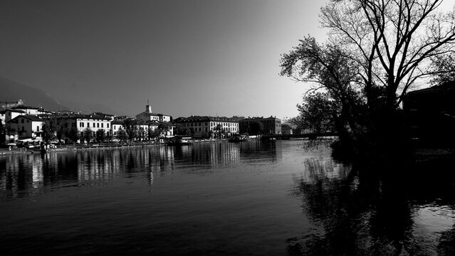 Veduta autunnale del parco naturale protetto dei Tassodi, nei pressi di Sarnico e Paratico, sul lago d'Iseo. Provincia di Bergamo, Lombardia, Italia.	