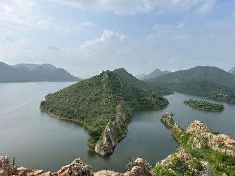 Bahubali Hills Udaipur: Sunrise Viewpoint, Aravalli Mountains, Scenic Lake Pichola Spot, Hiking Destination, Photography Point & Popular Udaipur Travel Attraction