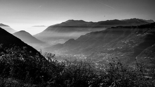 Veduta autunnale del Lago d'Iseo. Provincia di Bergamo, Lombardia, Italia.	