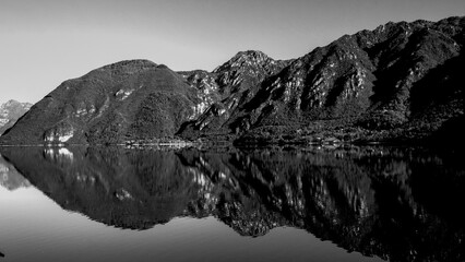 Veduta autunnale del Lago d'Iseo. Provincia di Bergamo, Lombardia, Italia.	