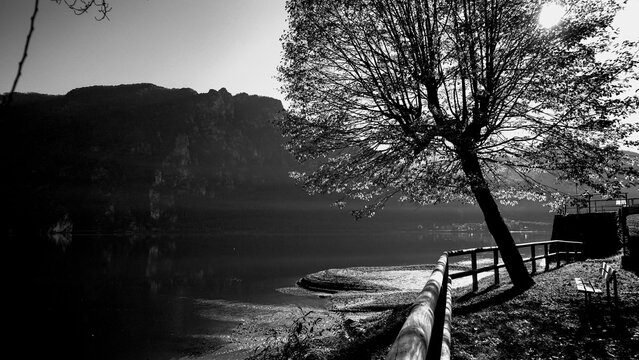 Veduta autunnale del Lago d'Iseo. Provincia di Bergamo, Lombardia, Italia.	