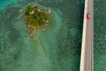 古宇利大橋とカエル島（ドローンによる空撮） © easterlily.photos