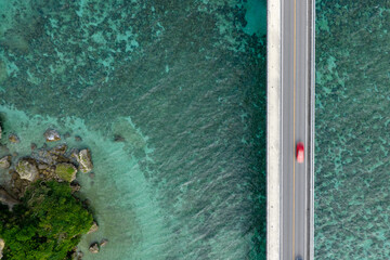古宇利大橋とカエル島（ドローンによる空撮） © easterlily.photos
