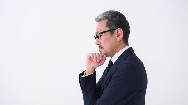 考えるビジネスマン