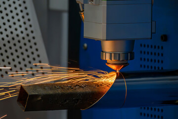 Fiber Laser Cutting Machine Cutting Stainless Steel Tube with Sparks