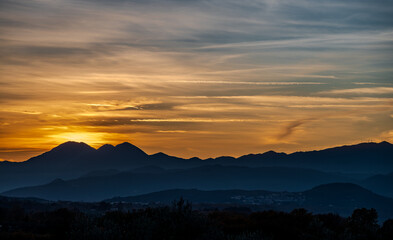 Obraz premium Sunset, especially in some Italian locations, such as Molise and the province of Isernia, is a magical moment that fills the heart with joy and serenity