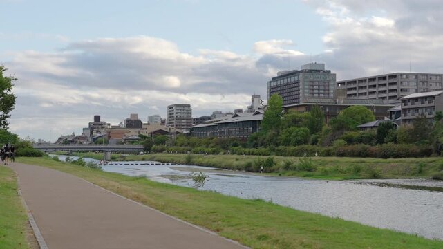 秋の京都・鴨川と二条大橋 Kyoto in Autumn, Kamo River and the Nijo Bridge