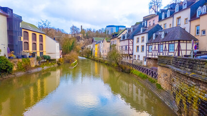 Obraz premium Alzette River in Luxembourg as seen from the bridge 