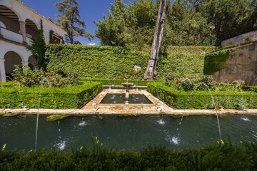 Obraz premium Garden fountains and architectural elements in Generalife, Granada