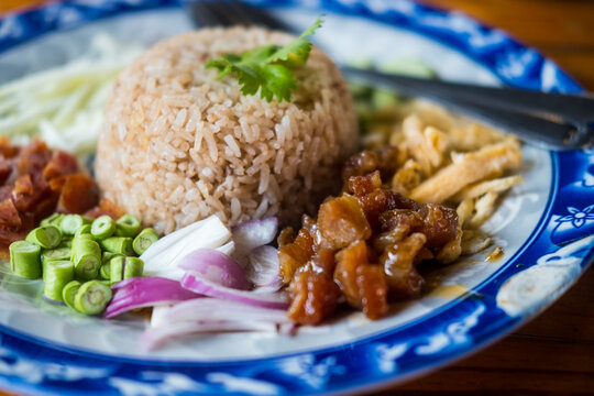 Thai fried rice with shrimp paste, khao kluk kapi