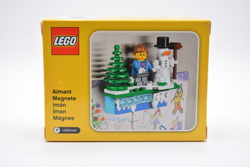 Naklejka premium Lego iconic holiday magnet set in Manila, Philippines