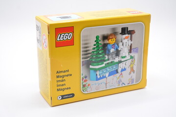 Naklejka premium Lego iconic holiday magnet set in Manila, Philippines