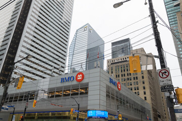 Naklejka premium BMO corporate logo outside First Canadian Place crossing at King St W and Bay St northwest corner, Toronto