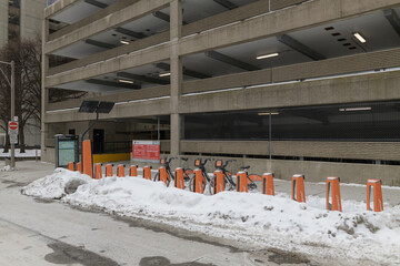 Naklejka premium Bike Share Toronto rental docking station outside Parking Simcoe - Lot #2 located at 206 Simcoe St