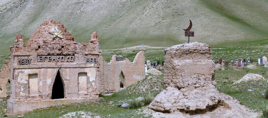 Alter Friedhof in der N&auml;he von Naryn