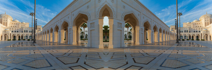 Naklejka premium Eastern architecture, ancient-style buildings, domes and round roofs, arches and columns. On the streets of the Emirates, in public places.