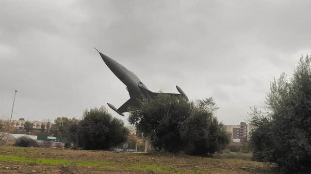 F‑5 Fighter Jet on Roundabout in Badajoz