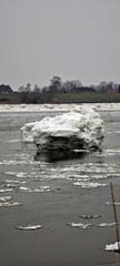 Eisberg auf der Elbe bei Geesthacht