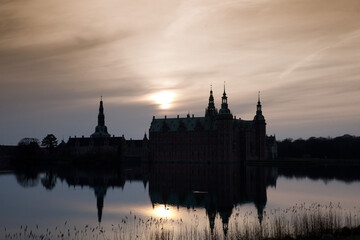 Fototapeta premium Frederiksborg castle in Hillerød and castle lake