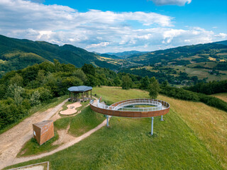 Platforma widokowa &bdquo;Ślimak&rdquo; w Woli Kroguleckiej &ndash; platforma widokowa w kształcie spiralnym, w Woli Kroguleckiej,  w Beskidzie Sądeckim