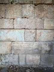 Fototapeta premium Sandstone Blocks Stack into Weathered Wall Under Soft Daylight