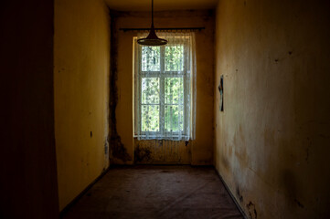 Obraz premium Abandoned Historic Palace in Poland – Decay of European Aristocracy