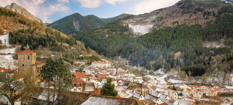 Panoramic view of the village of Isaba, taken from the Mirador de las Estrellas, spain