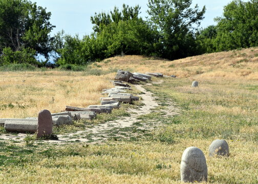 Balbals (Steinskulpturen) auf dem Gel&auml;nde der antiken Stadt Balasgun