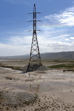 Strommast in der Hochebene des Tian Shan