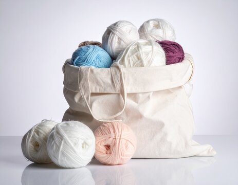 Pelotes de laine de diff&eacute;rents coloris dans un sac en tissu. Isol&eacute; sur fond blanc. Generated Image. 