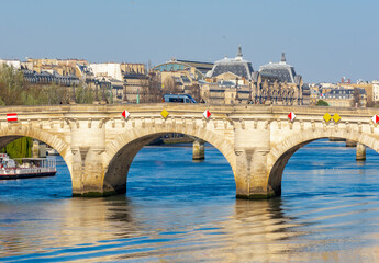 Obraz premium Pont Neuf - oldest bridge over Seine river in Paris, France