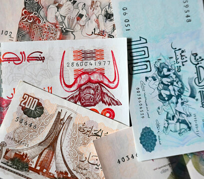 some nice Algerian banknotes