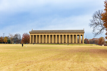Naklejka premium The Parthenon replica is seen in Centennial Park in Nashville, Tennessee, United States.